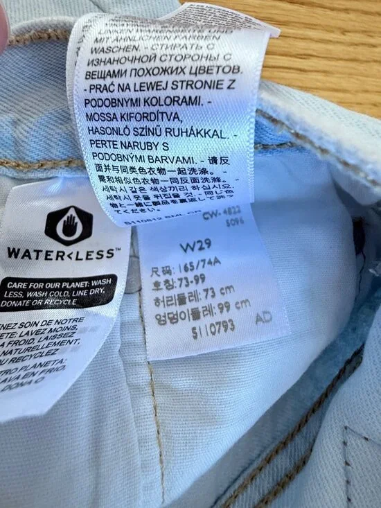 Levi's 501 Light Wash Button Fly Raw Hem Denim Jean Shorts Size 29 Waist / Size - Picture 7 of 7